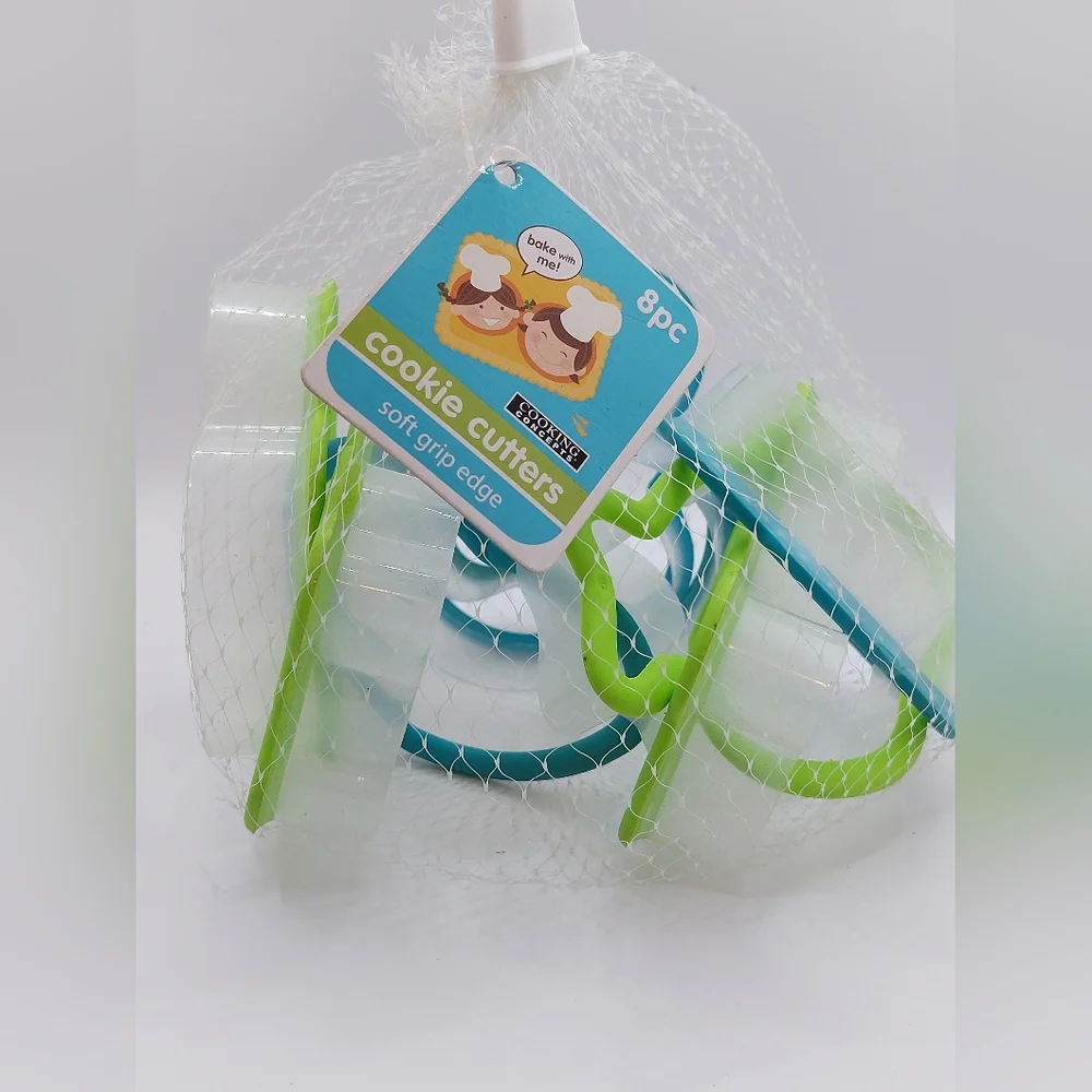 New with tags, 8 piece‎ Soft edge grip cookie cutters by Cooking Concepts